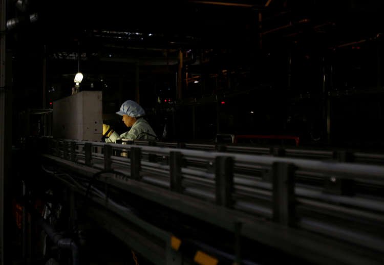 Employee working in a Japanese factory, highlighting Japan's manufacturing growth - Global Banking & Finance Review