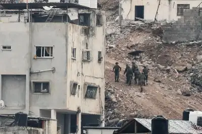 Image for Tens of thousands of Palestinians flee West Bank refugee camps