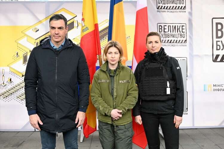 Image for Danish premier pledges more weapons as she and Spanish PM visit Kyiv