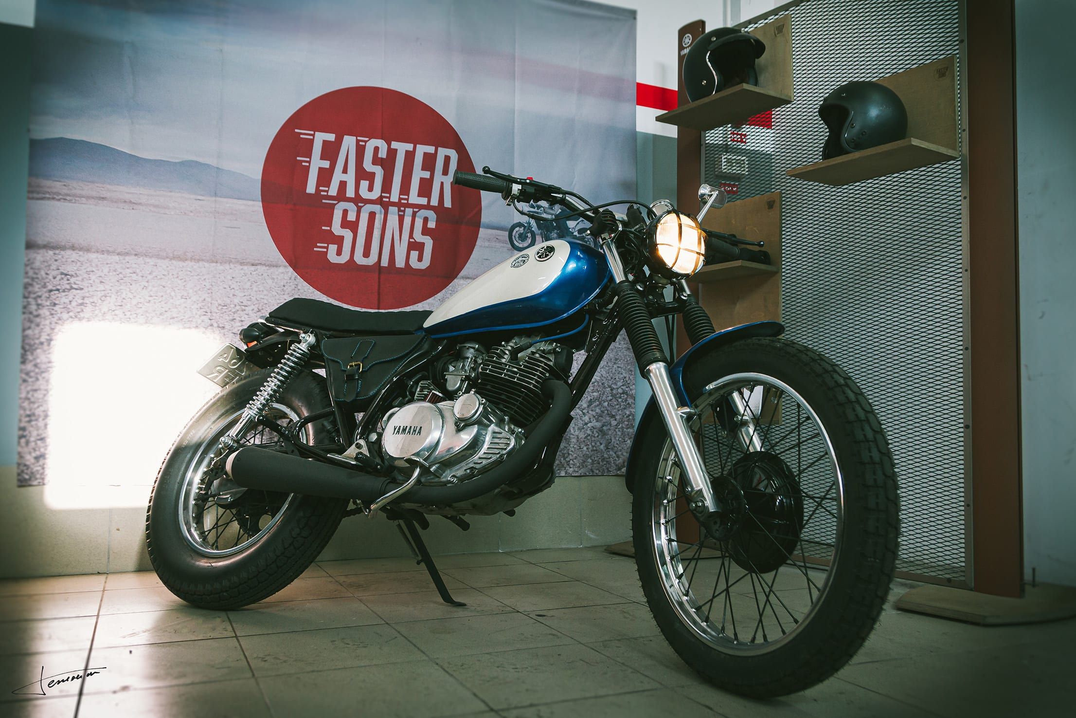 Yamaha SR 250 transformată în cafe racer la KFR Motors