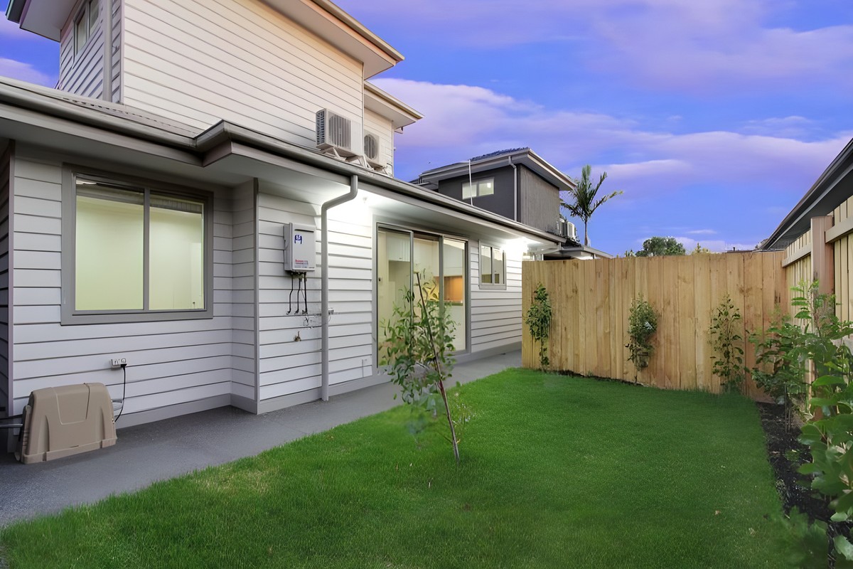 Side garden of the Oakleigh townhouses