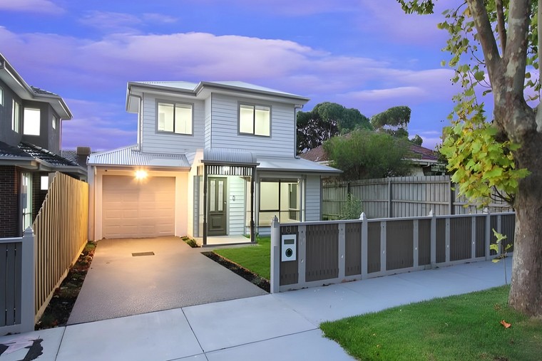 Front of the Oakleigh townhouses