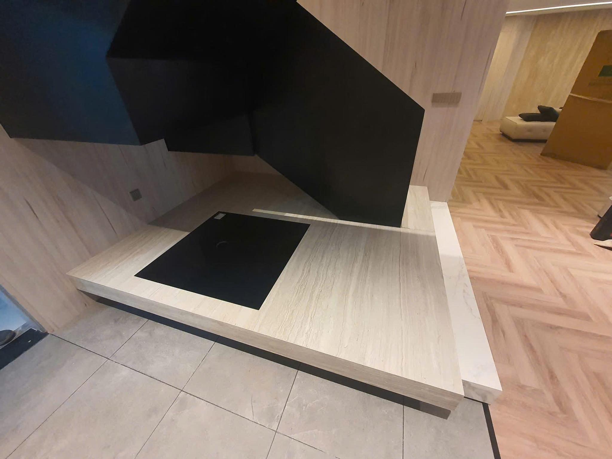 Cầu thang đá — Marble trắng + ốp gỗ