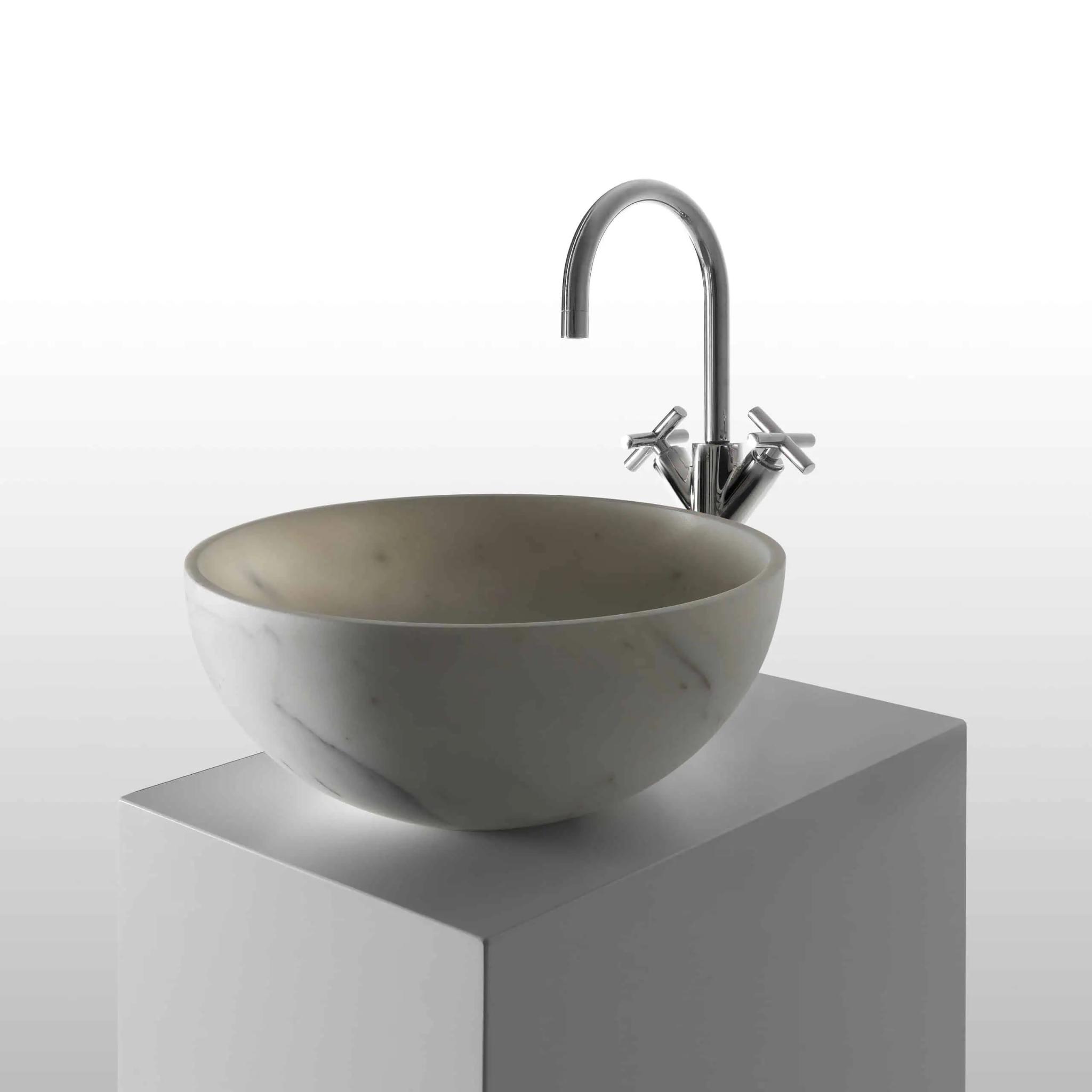 Lavabo đá dạng khối V — nội thất đá Rochelle Couture