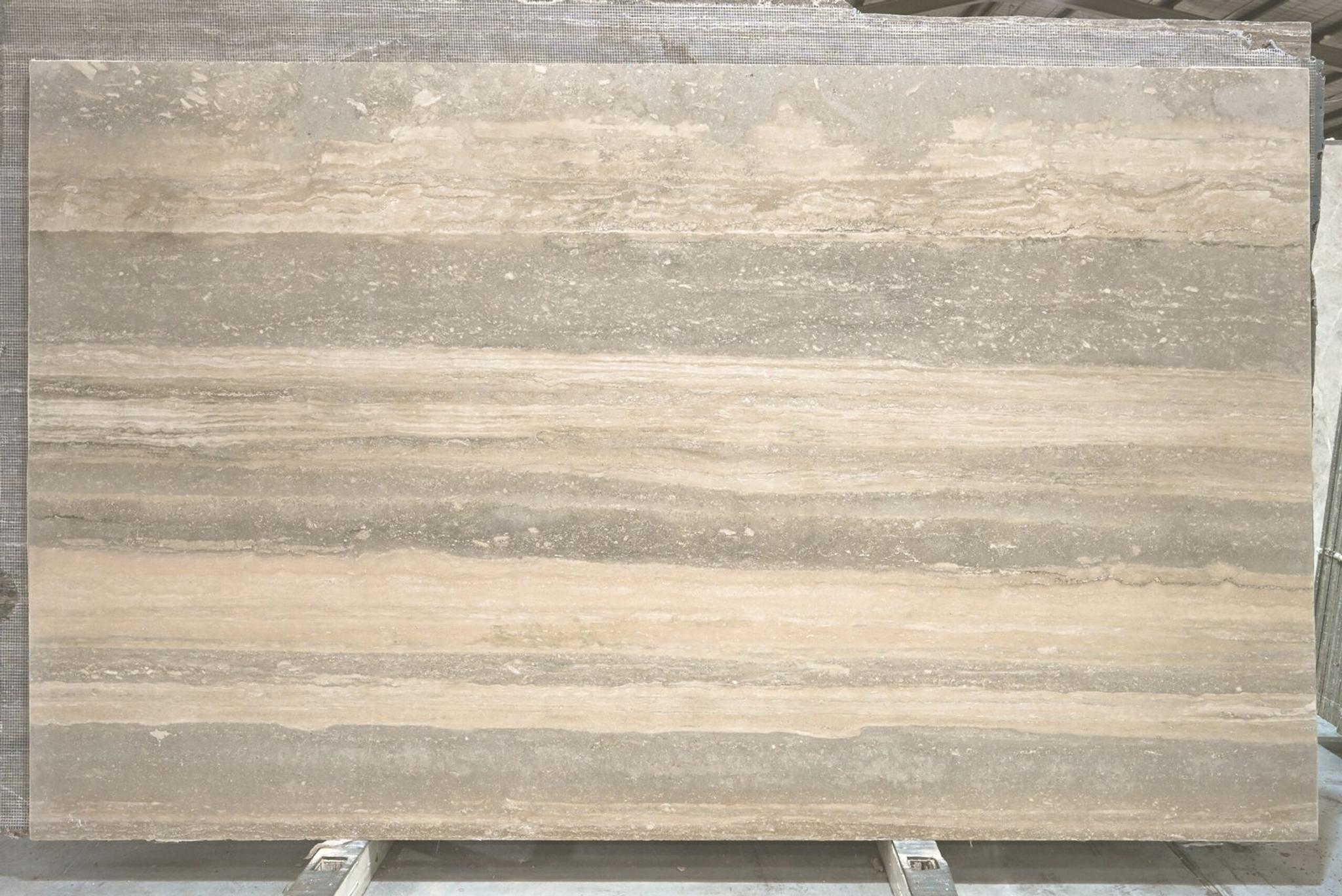 Đá Travertine — đá vôi vân lớp tông ấm — dòng Argento — ảnh tấm lớn