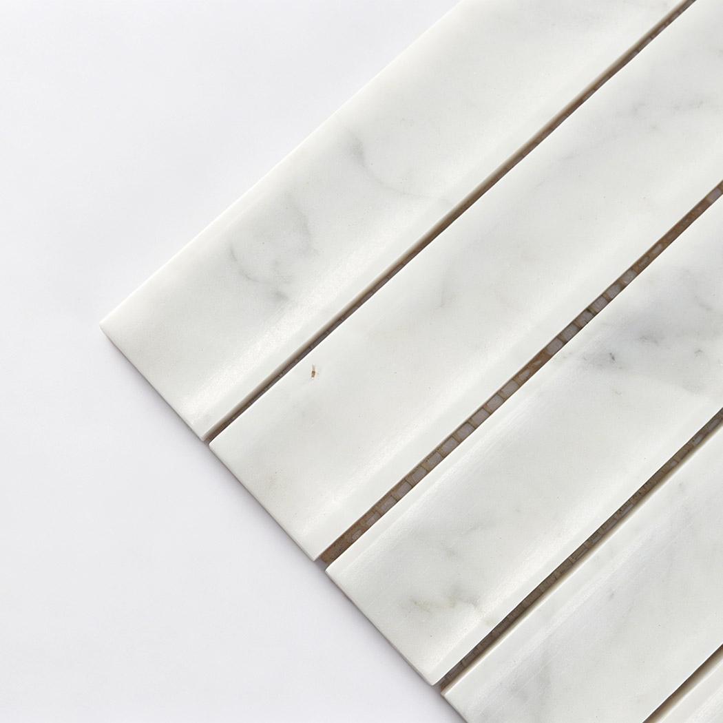 3D White Marble Curved Fluted Mosaic Bathroom Wall Tile — mosaic rãnh sọc (fluted) bằng đá marble trắng