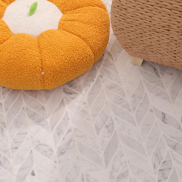 Feather Carrara White Marble Mosaic Tiles — mosaic hoa văn waterjet bằng đá marble trắng & trắng Carrara