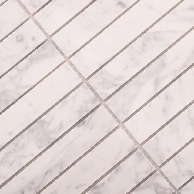 White Carrara Stacked Polished Marble Mosaic Tiles — mosaic thanh dài (linear) bằng đá marble trắng & trắng Carrara