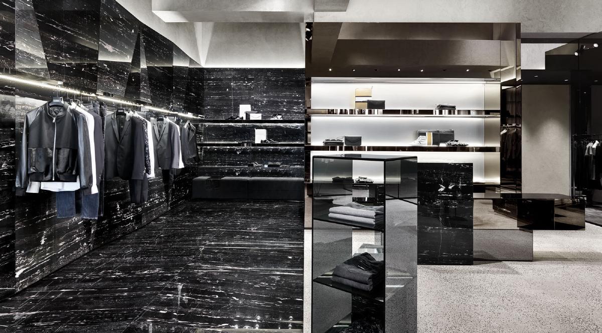 Quầy bếp inox với mặt và tường ốp đá marble đen sang trọng