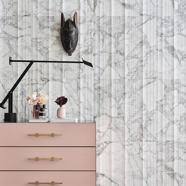 Vách đá 3D Plissé — bề mặt đá tự nhiên điêu khắc nổi khối, Lithos