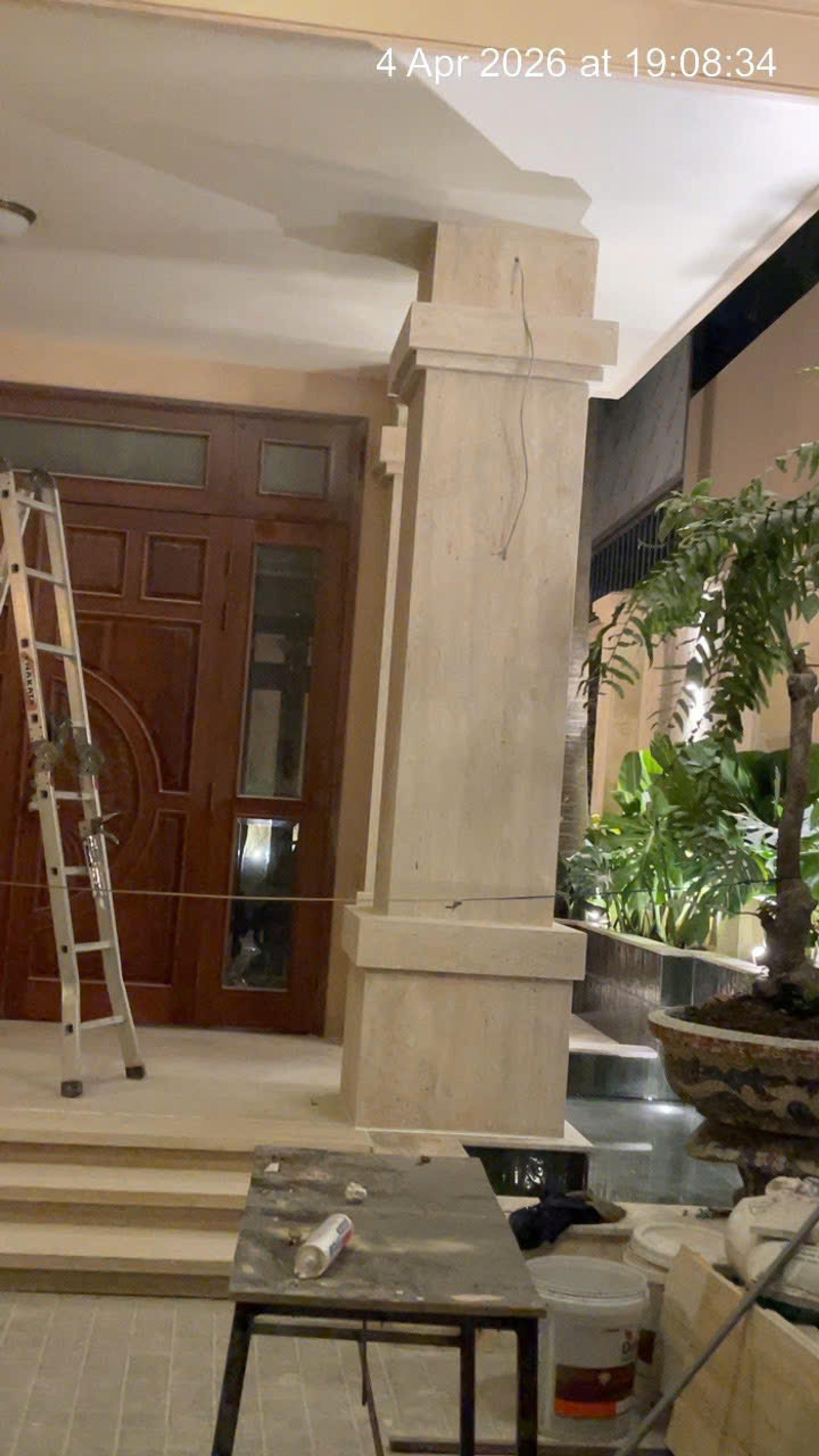 Ốp cột đá — Travertine kem