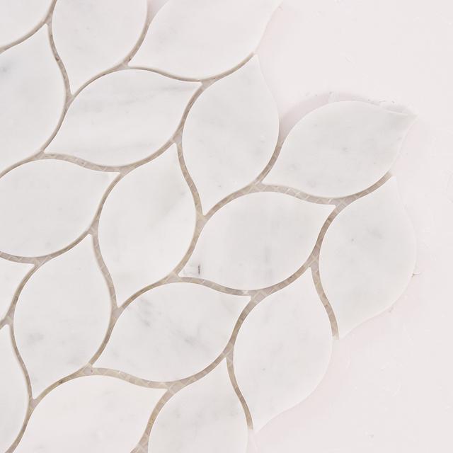 White Carrara Leaf Marble Mosaic Tiles — mosaic ghép nghệ thuật bằng đá marble trắng & trắng Carrara
