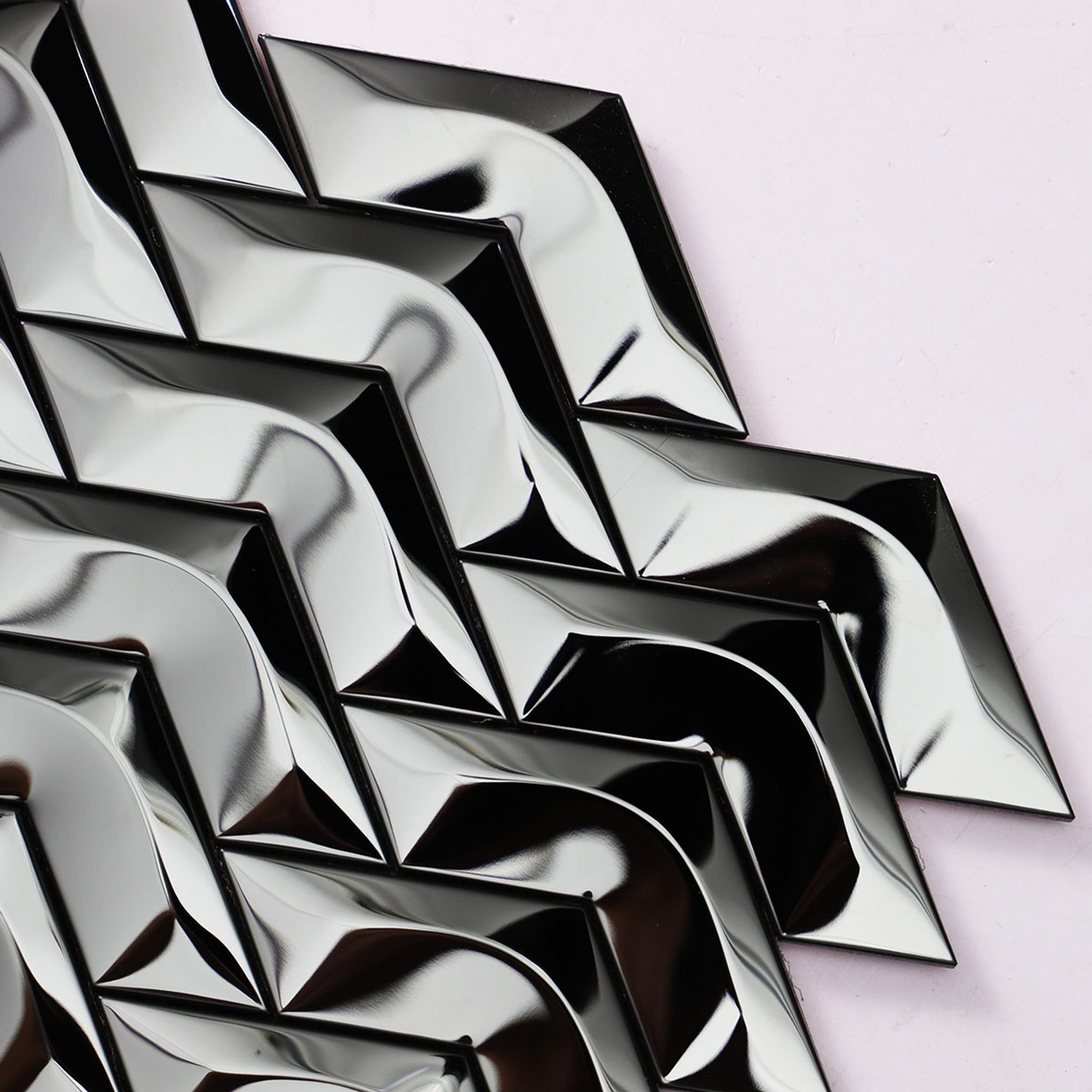 Black Chevron Mosaic — mosaic chevron (mũi tên) bằng kim loại đen