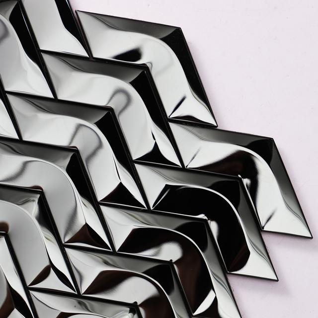 Black Chevron Mosaic — mosaic chevron (mũi tên) bằng kim loại đen