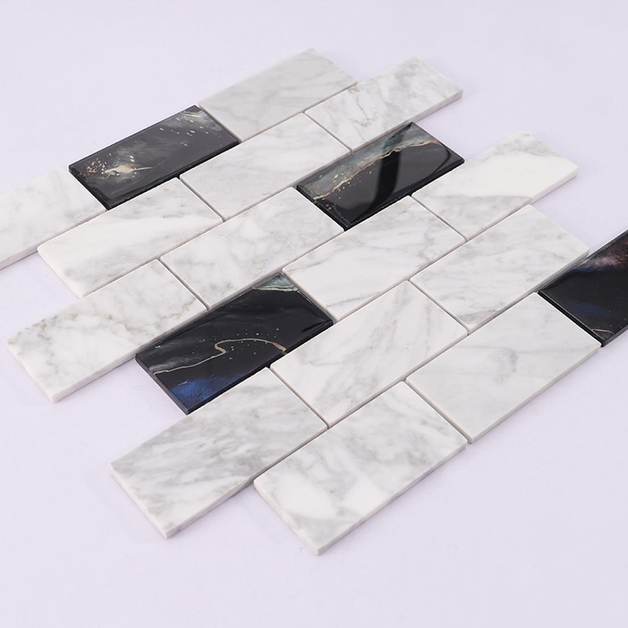 White Marble and Black Glass Mosaic Subway Tile — mosaic subway (gạch thẻ) bằng đá marble đen & trắng