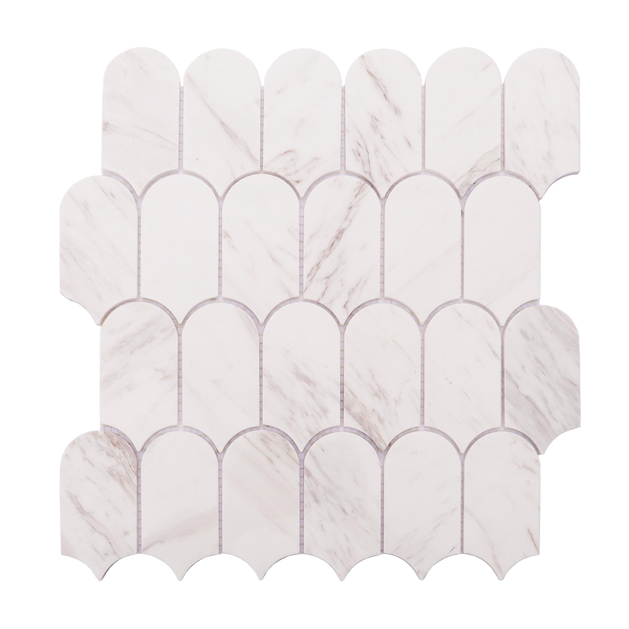 Feather Calacatta Gold Honed Marble Mosaic — mosaic vảy dài bằng đá marble trắng Calacatta vân vàng