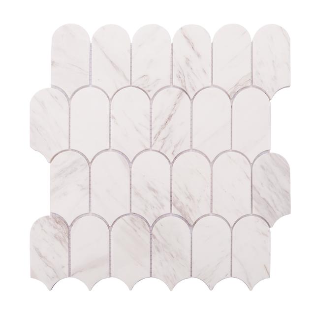 Feather Calacatta Gold Honed Marble Mosaic — mosaic vảy dài bằng đá marble trắng Calacatta vân vàng