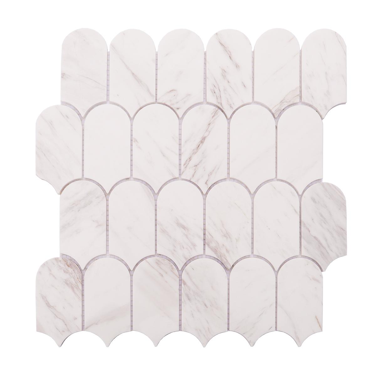 Feather Calacatta Gold Honed Marble Mosaic — mosaic vảy dài bằng đá marble trắng Calacatta vân vàng