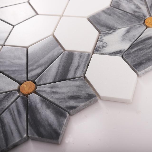 Gray and White Floral Marble Mosaic Tile with Gold Accent — mosaic hoa văn waterjet bằng đá marble trắng & vàng