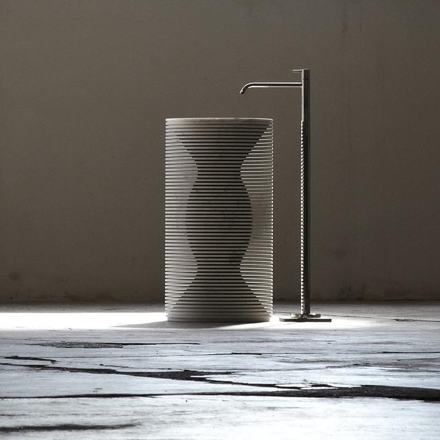Lavabo Introverso đặt sàn — lavabo đá tự nhiên Rochelle