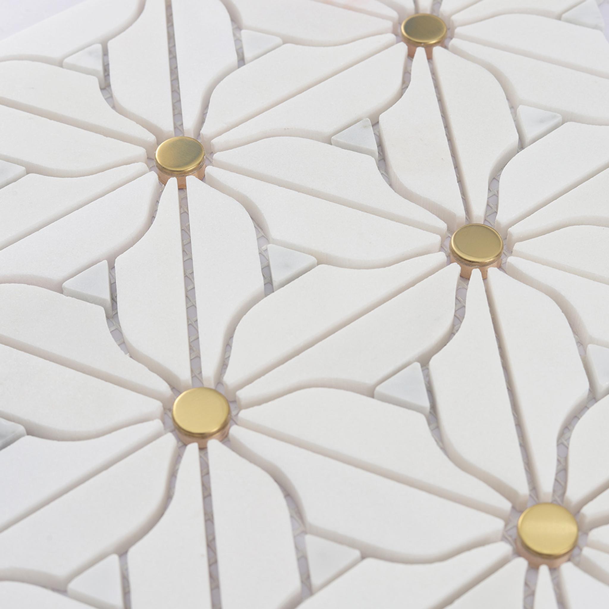 White Daisy Marble Mosaic Tile with Gold Metal Dot Accents — mosaic ghép nghệ thuật bằng đá marble trắng & vàng