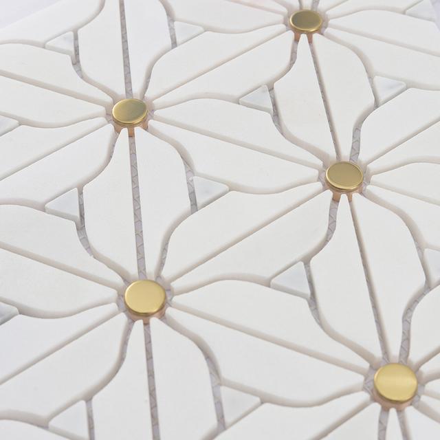 White Daisy Marble Mosaic Tile with Gold Metal Dot Accents — mosaic ghép nghệ thuật bằng đá marble trắng & vàng