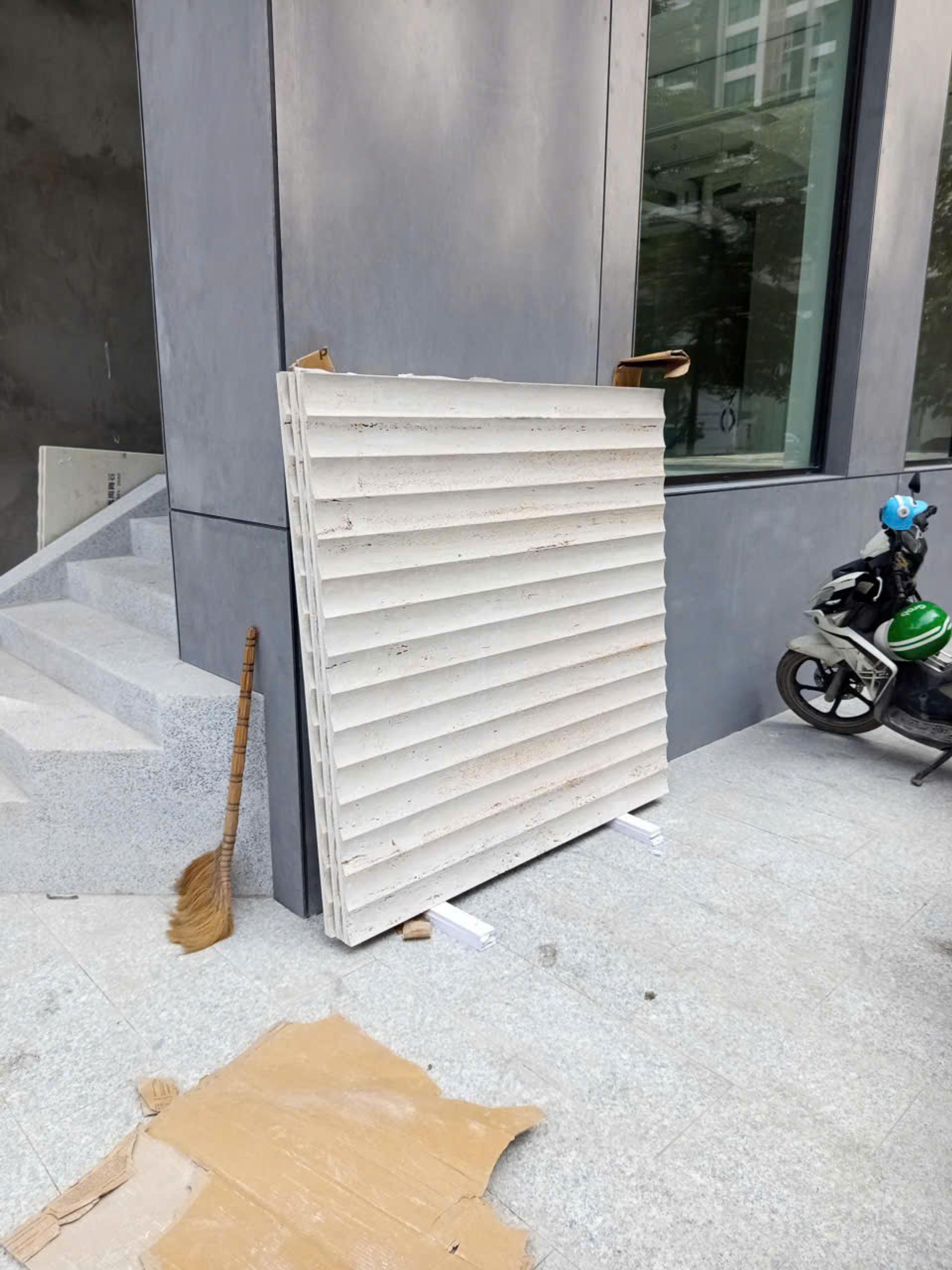 Tấm ốp tường đục sọc — Travertine kem