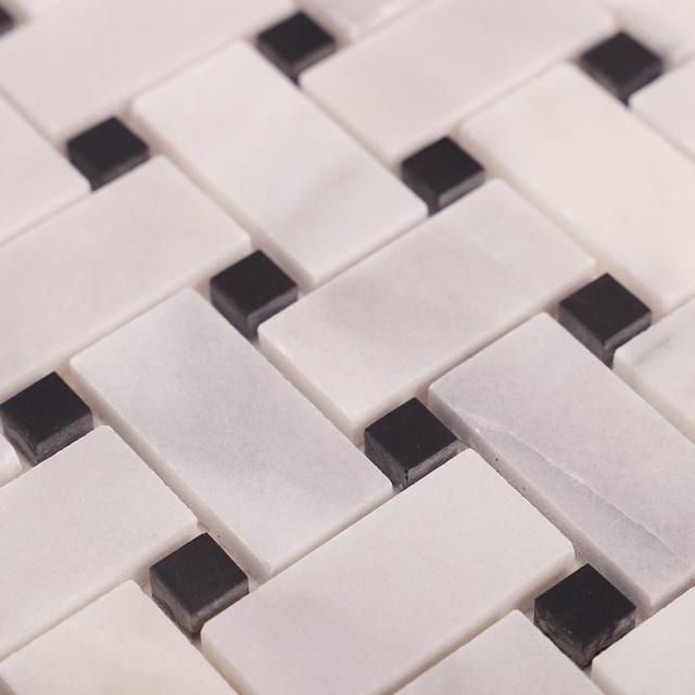Carrara White and Black Basketweave Marble Mosaic Tiles — mosaic đan rổ (basketweave) bằng đá marble đen & trắng