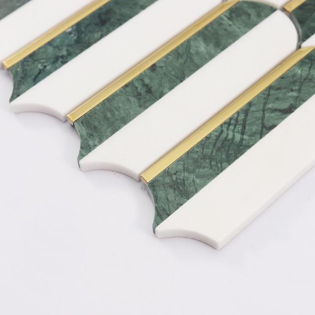 Green and White Marble Scalloped Mosaic Tile with Gold Metal Inlay — mosaic vảy cá (fish scale) bằng đá marble trắng & xanh lục