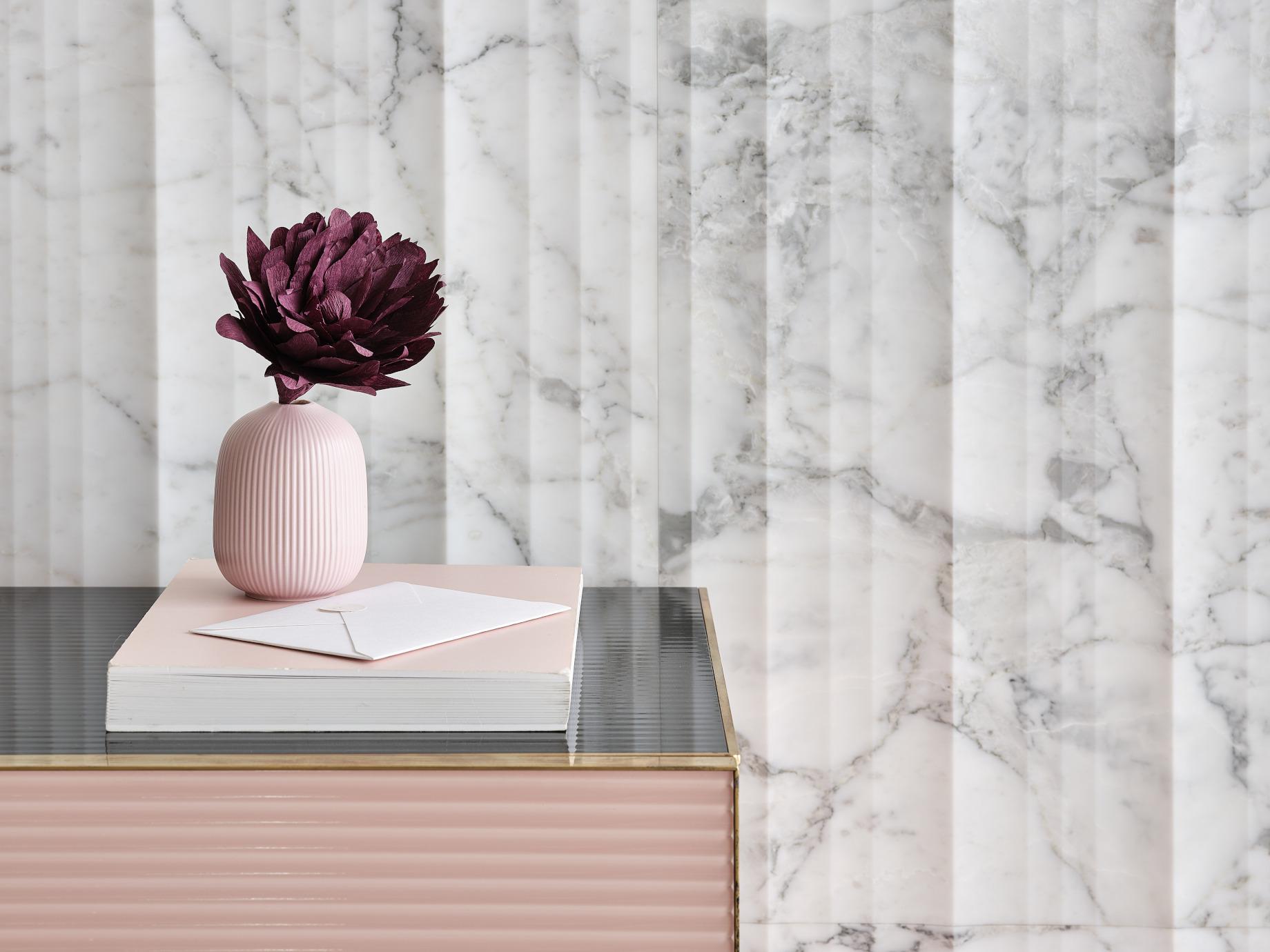 Vách đá 3D Plissé — bề mặt đá tự nhiên điêu khắc nổi khối, Lithos