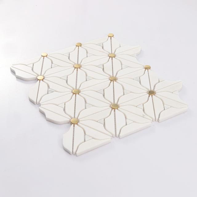 White Daisy Marble Mosaic Tile with Gold Metal Dot Accents — mosaic ghép nghệ thuật bằng đá marble trắng & vàng