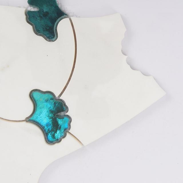 Marble Waterjet Flower Mosaic Tile And Teal Glass — mosaic hoa văn waterjet bằng đá marble tự nhiên