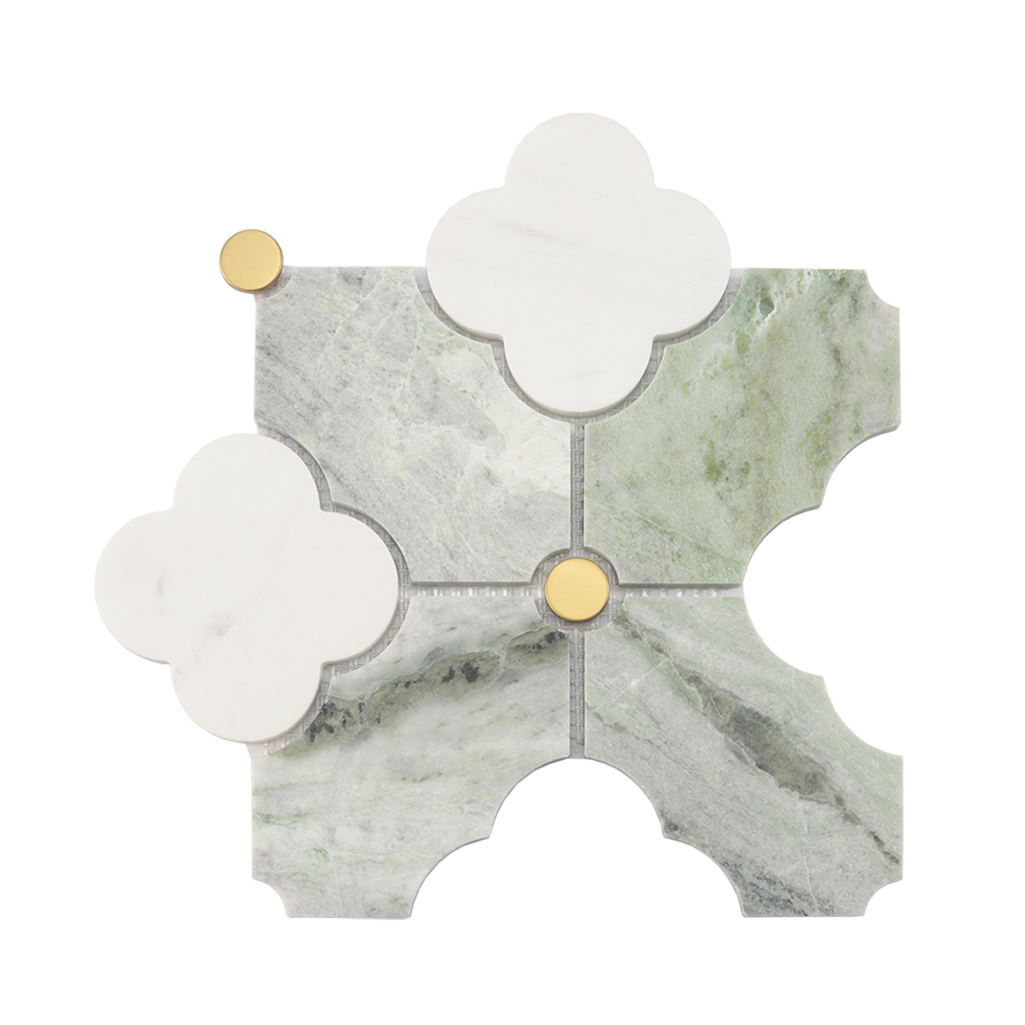 Green White Arabesque Marble Tile with Gold Metal Round Accents — mosaic tròn (penny round) bằng đá marble trắng & xanh lục
