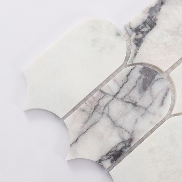 Elongated Scale Marble Mosaic Tile with Gray Veins — mosaic ghép nghệ thuật bằng đá marble xám