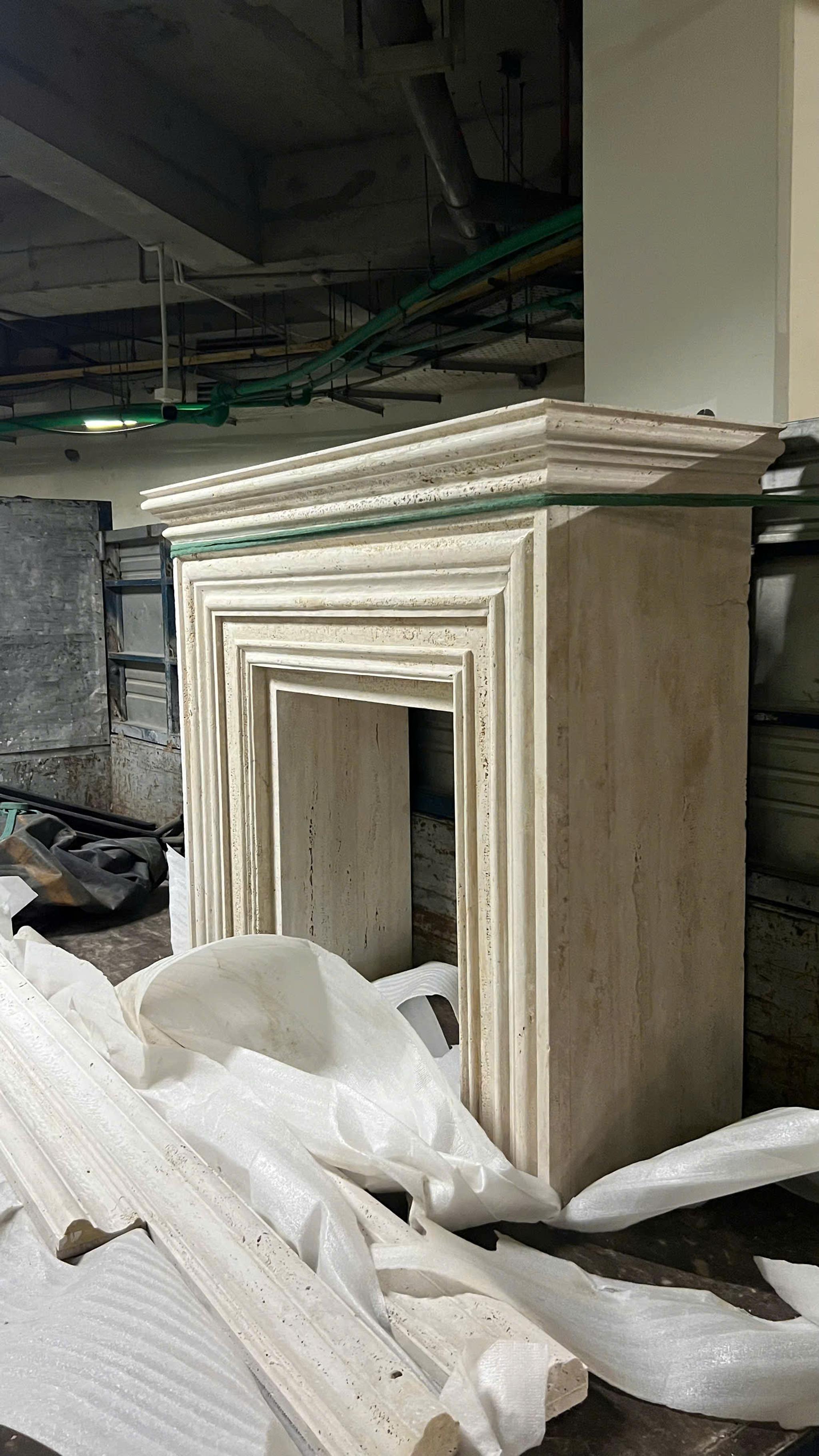 Khung lò sưởi đá (mantel) — Travertine kem