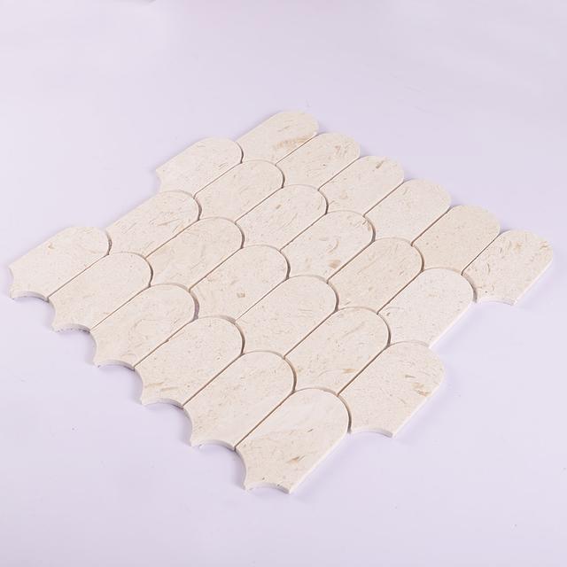 Beige Elongated Fish Scale Travertine Mosaic — mosaic vảy cá (fish scale) bằng đá travertine beige