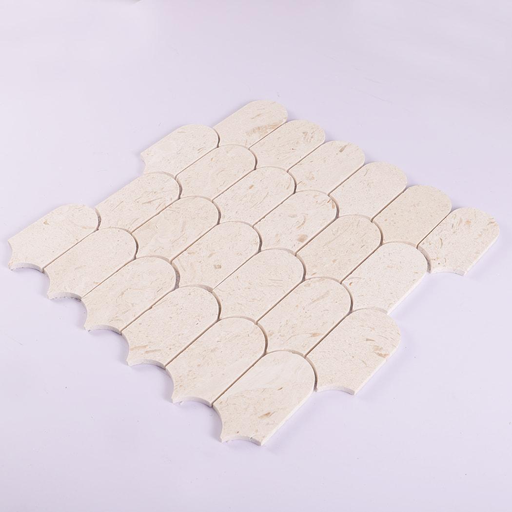 Beige Elongated Fish Scale Travertine Mosaic — mosaic vảy cá (fish scale) bằng đá travertine beige