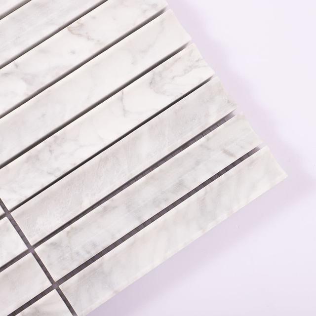 Fluted White Honed Marble Strip Mosaic Wall Tile — mosaic rãnh sọc (fluted) bằng đá marble trắng