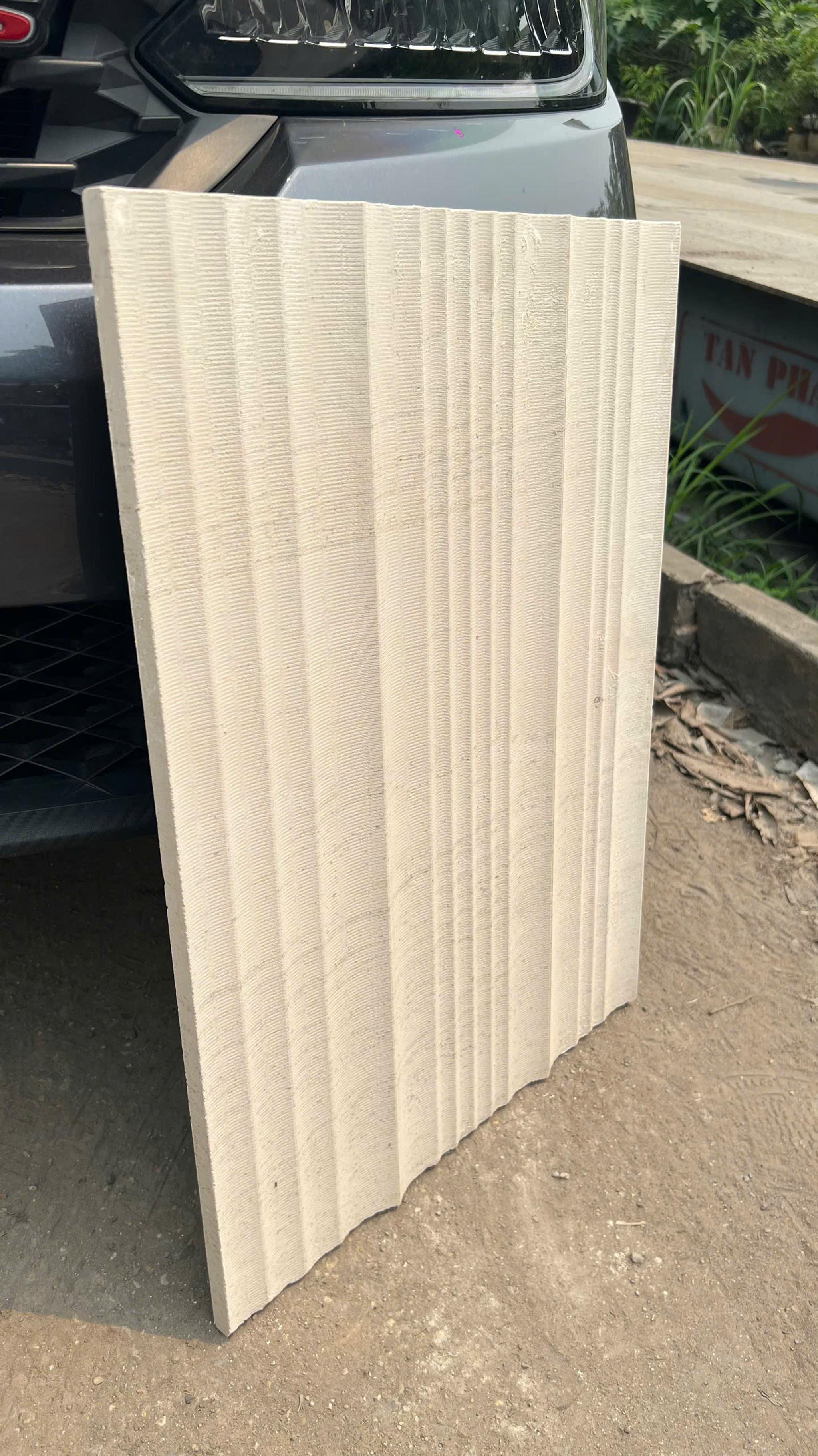 Tấm ốp tường đục sọc — Travertine/limestone kem