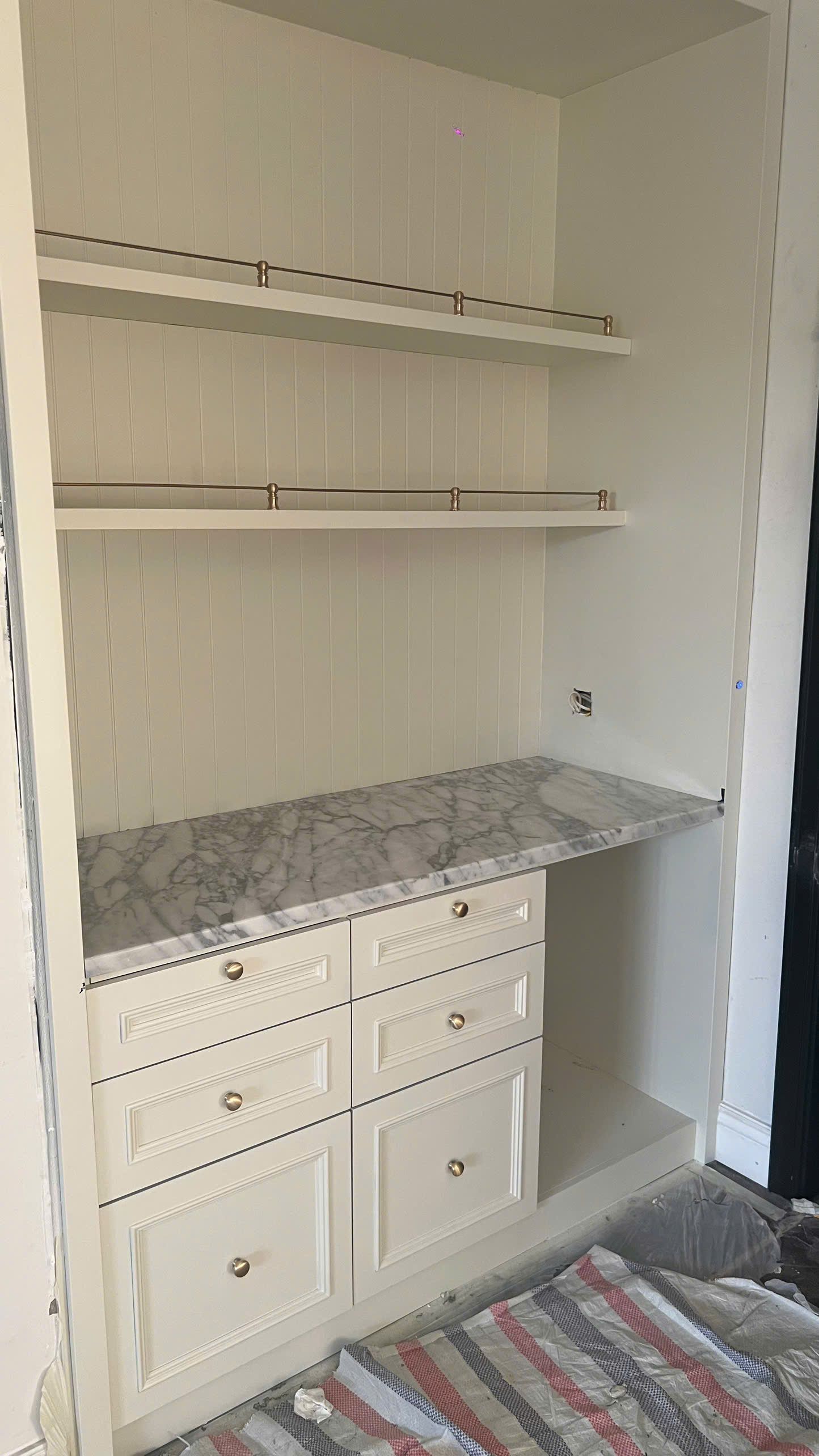 Mặt đá tủ / hốc kệ — Marble trắng Carrara