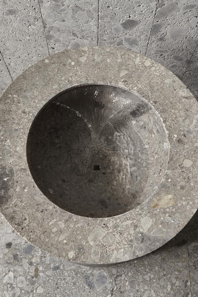 Lavabo Anima Liquida đặt sàn — lavabo đá tự nhiên Rochelle