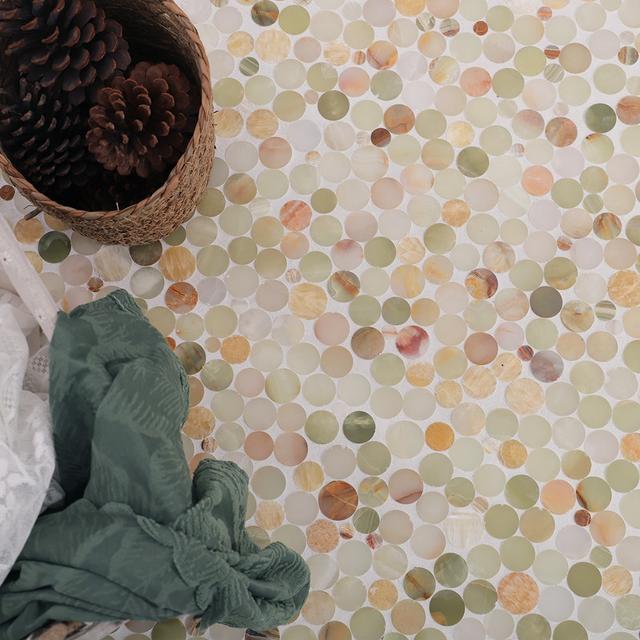 Pale Green Penny Round Marble Mosaic — mosaic tròn (penny round) bằng đá marble xanh nhạt mật ong