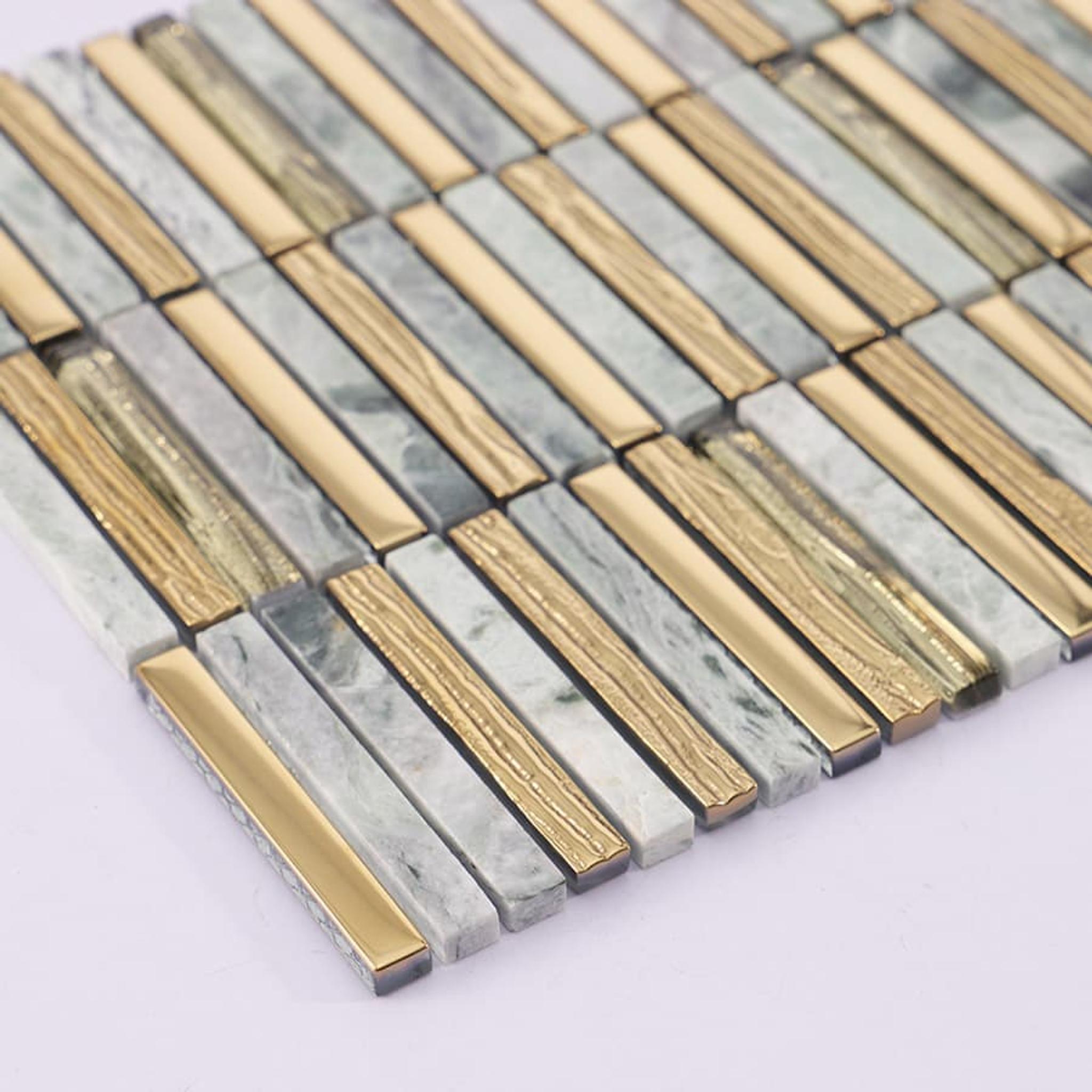 Gold Glass and Green Marble Mosaic Strip Tile — mosaic thanh dài (linear) bằng đá marble xanh lục & vàng