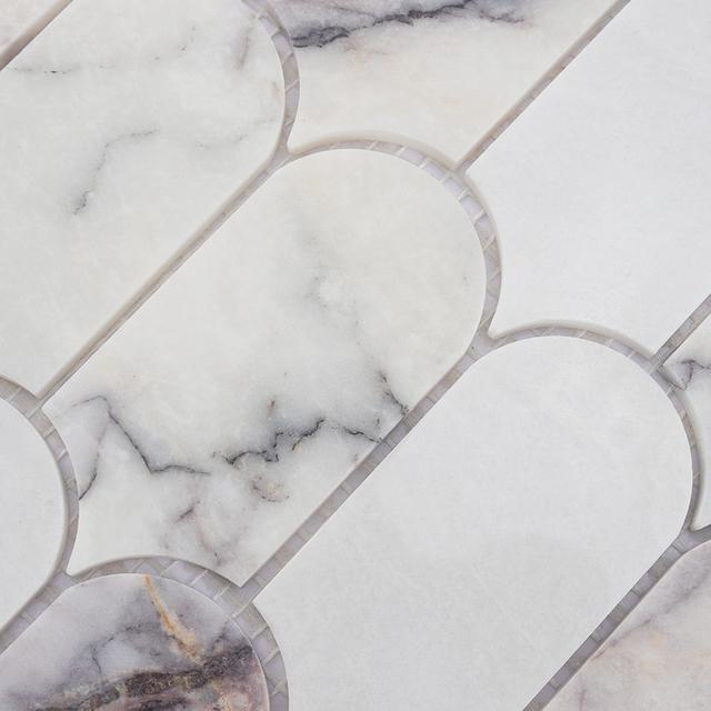 Elongated Scale Marble Mosaic Tile with Gray Veins — mosaic ghép nghệ thuật bằng đá marble xám