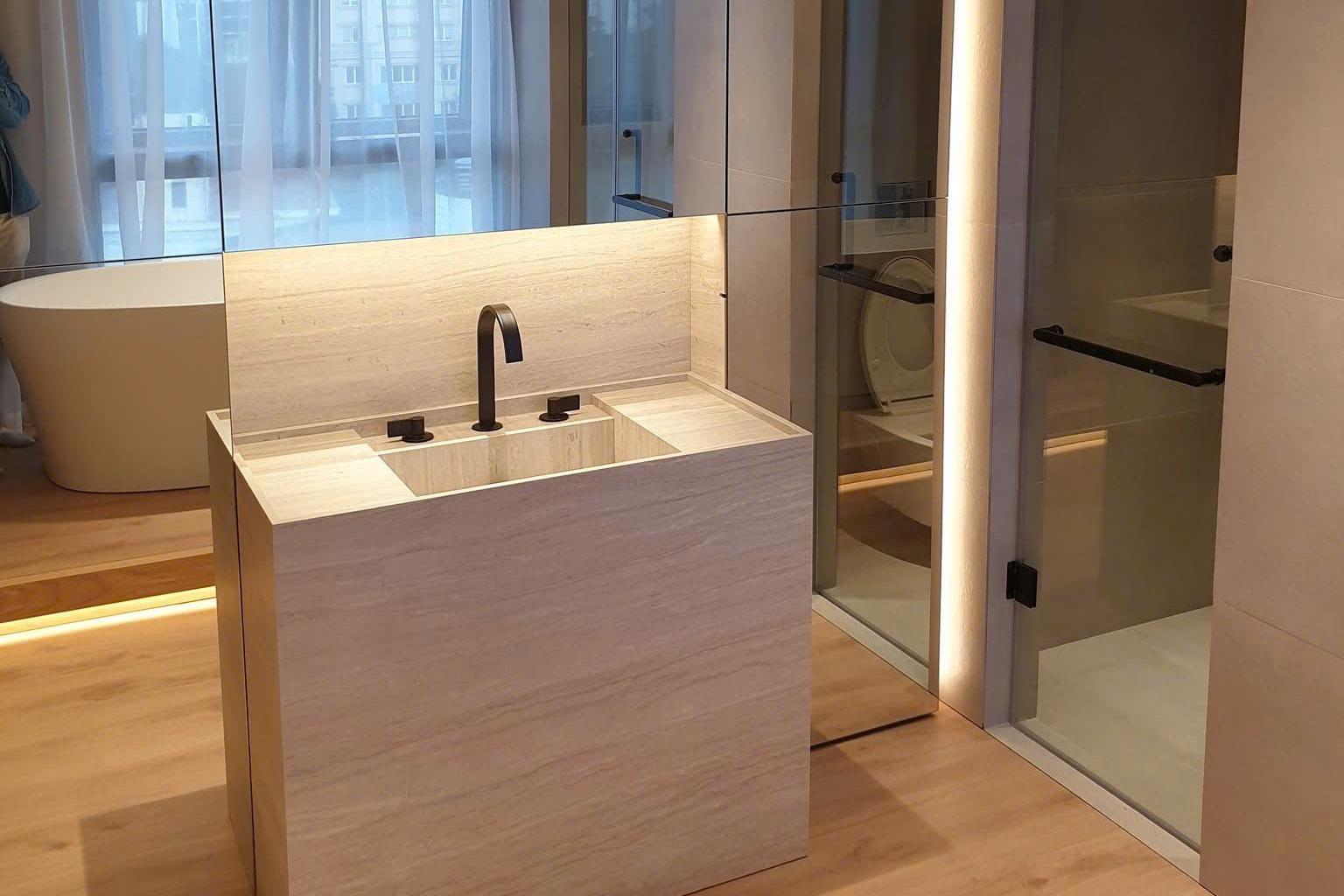 Lavabo đá nguyên khối — Travertine/limestone kem