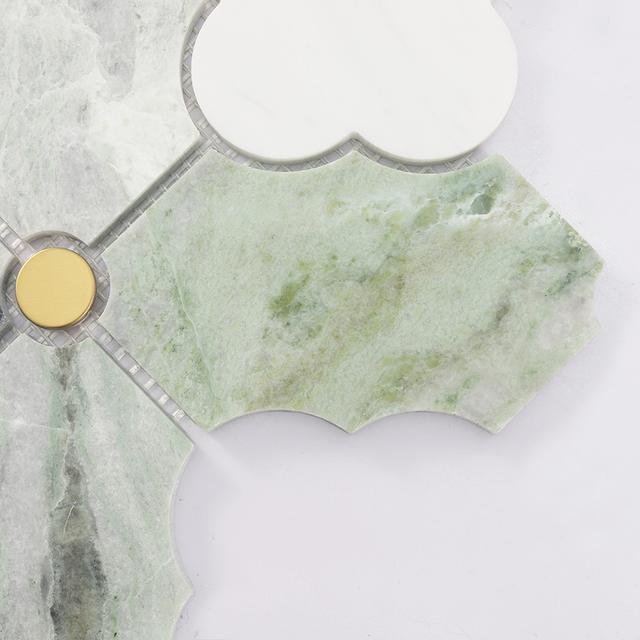 Green White Arabesque Marble Tile with Gold Metal Round Accents — mosaic tròn (penny round) bằng đá marble trắng & xanh lục