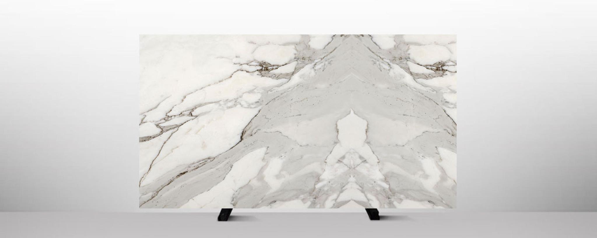 Đá Statuario — marble trắng vân xám đậm Ý — ảnh tấm lớn (slab)
