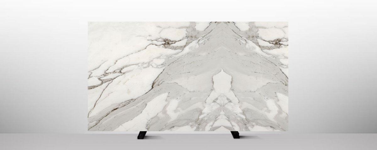 Đá Statuario — marble trắng vân xám đậm Ý — ảnh tấm lớn (slab)