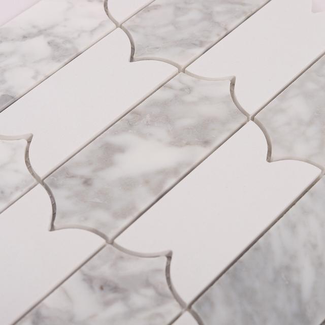 Scalloped Long Arabesque Mosaic Tile — mosaic vảy cá (fish scale) bằng đá marble trắng & trắng Carrara