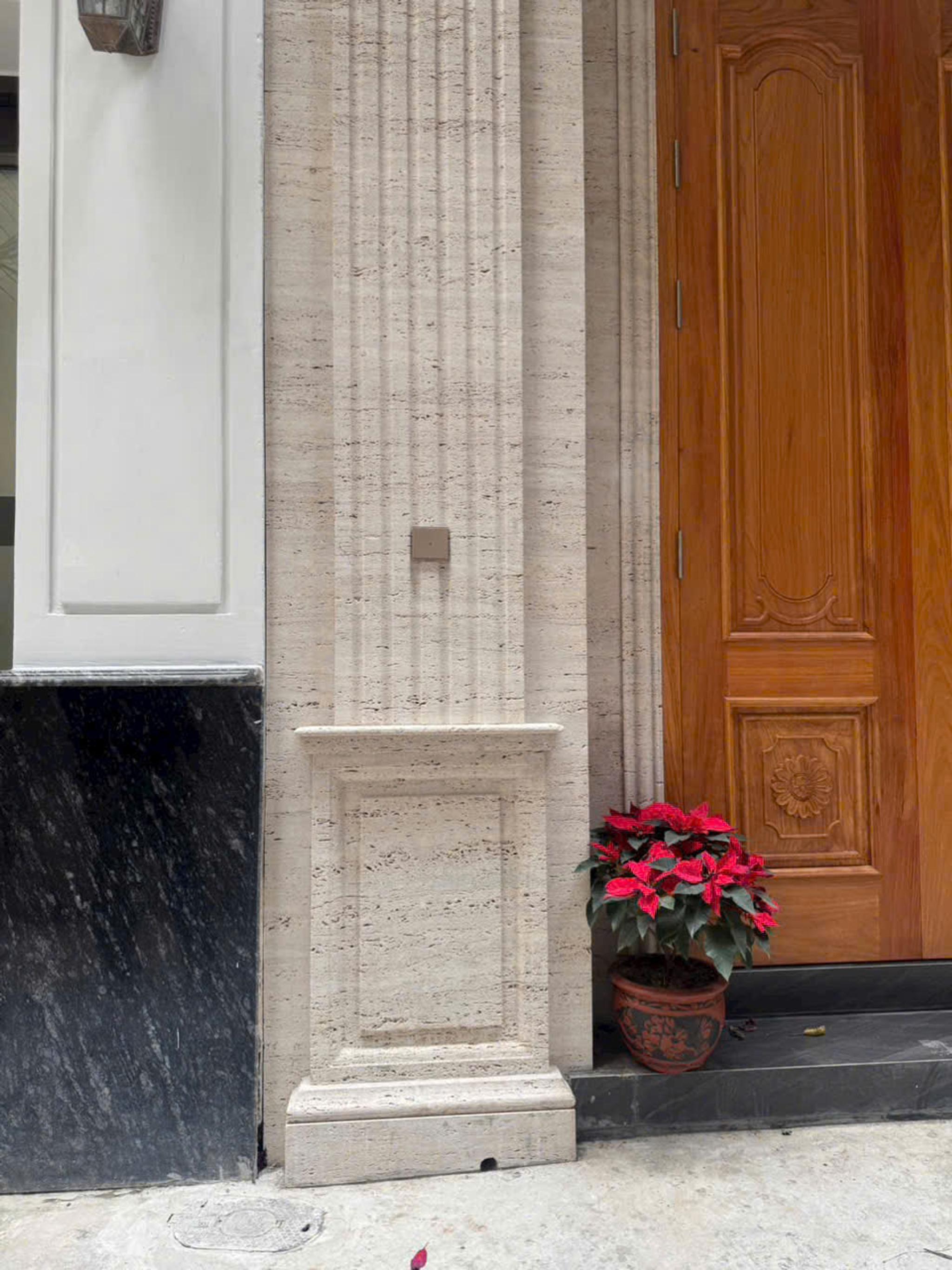 Ốp cột mặt tiền — Travertine kem